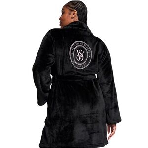 NWT Victoria’s Secret Cozy Plush Short Robe Black – M/L